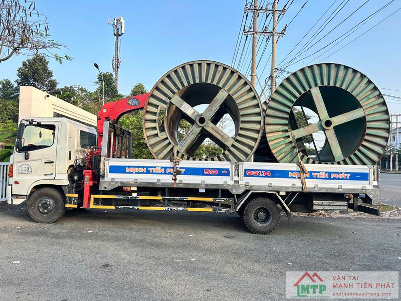 Quy trình cẩu lắp vật tư M&E chuyên nghiệp tại Vận Tải MTP