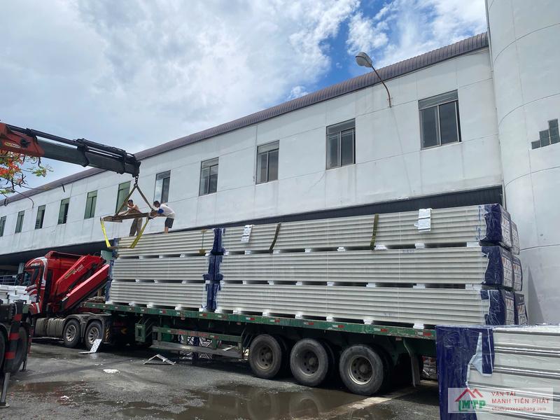 Thuê xe cẩu hàng thi công trong khu vực nội thành Tuy Hòa
