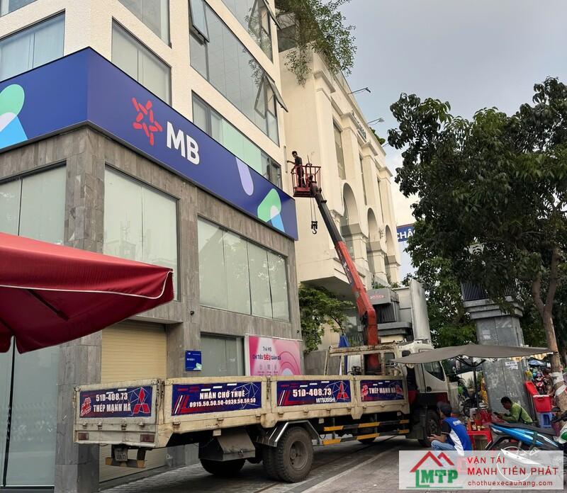 Thuê xe nâng người 18m - 20m cần thiết bị phức tạp hơn