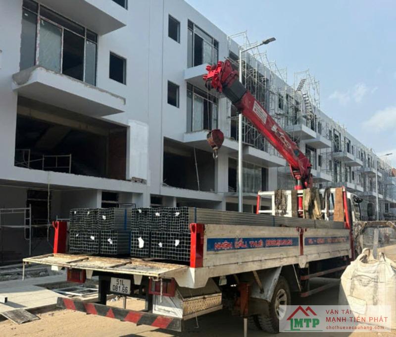 Quy trình cẩu công trình cải tạo tại Vận Tải MTP
