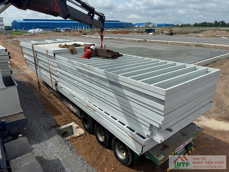 Vận Tải MTP triển khai cẩu hàng cho kho xưởng, cụm công nghiệp uy tín
