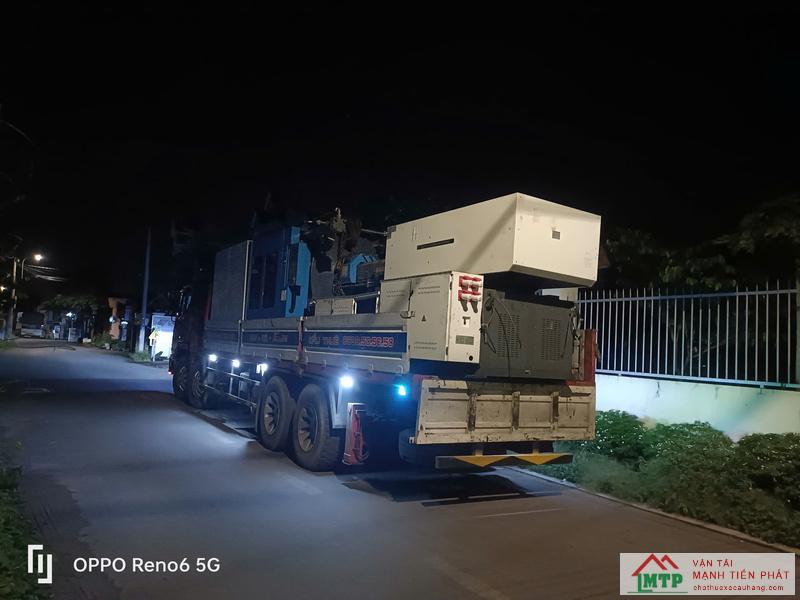 Thuê xe cẩu máy ép, trạm nguồn và xi lanh thủy lực
