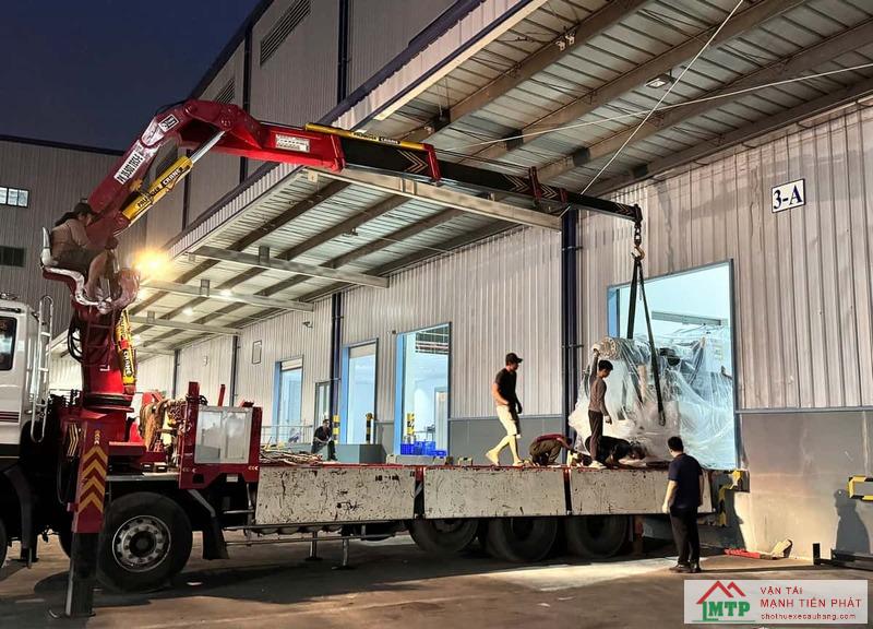 Vận Tải MTP nhận cẩu máy sấy, dây chuyền thức ăn chăn nuôi, bể composite... tận nơi