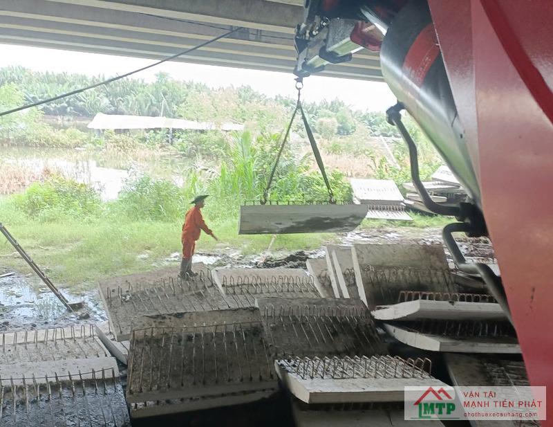 Vận Tải MTP nhận thuê xe cẩu công trình cầu đường & hạ tầng công cộng theo ca, theo dự án