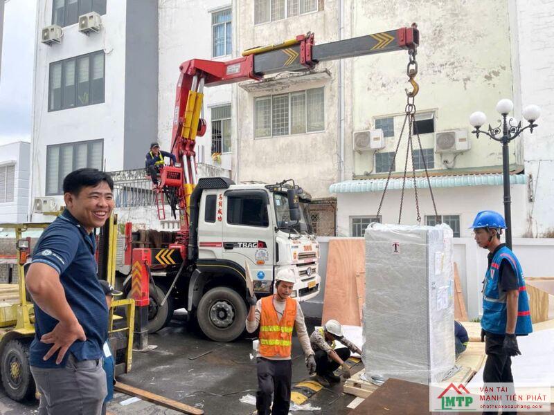 Vận Tải MTP cho thuê xe cẩu thiết bị y tế, phòng sạch giá tốt